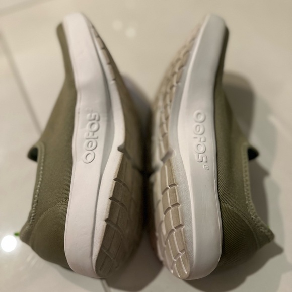 Comfort to the max!  OOFOS OOmg Eezee Low Shoe – Size 7 – Worn Twice! - Picture 6 of 10